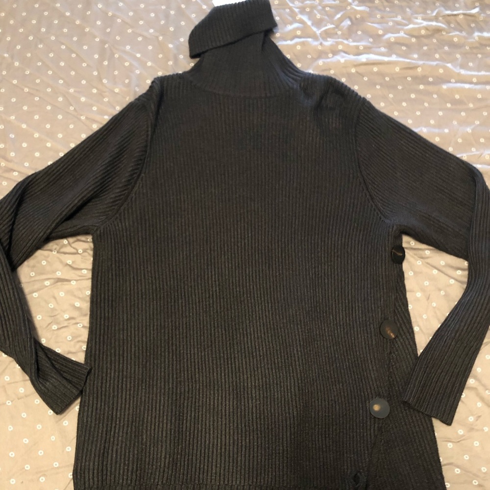 BNWT Zara women’s side button turtleneck S